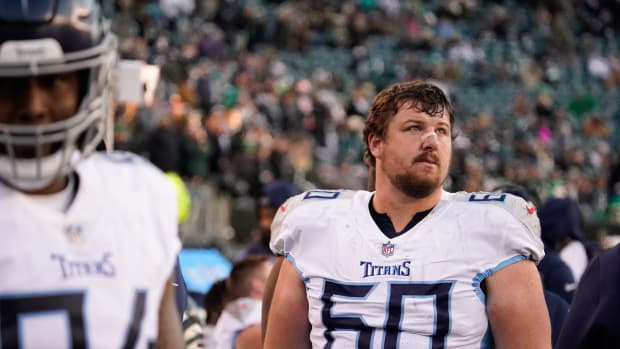 Tennessee Titans center Ben Jones (60) watches as the Titans lose to the Philadelphia Eagles at Lincoln Financial Field Sunday, Dec. 4, 2022, in Philadelphia, Pa.